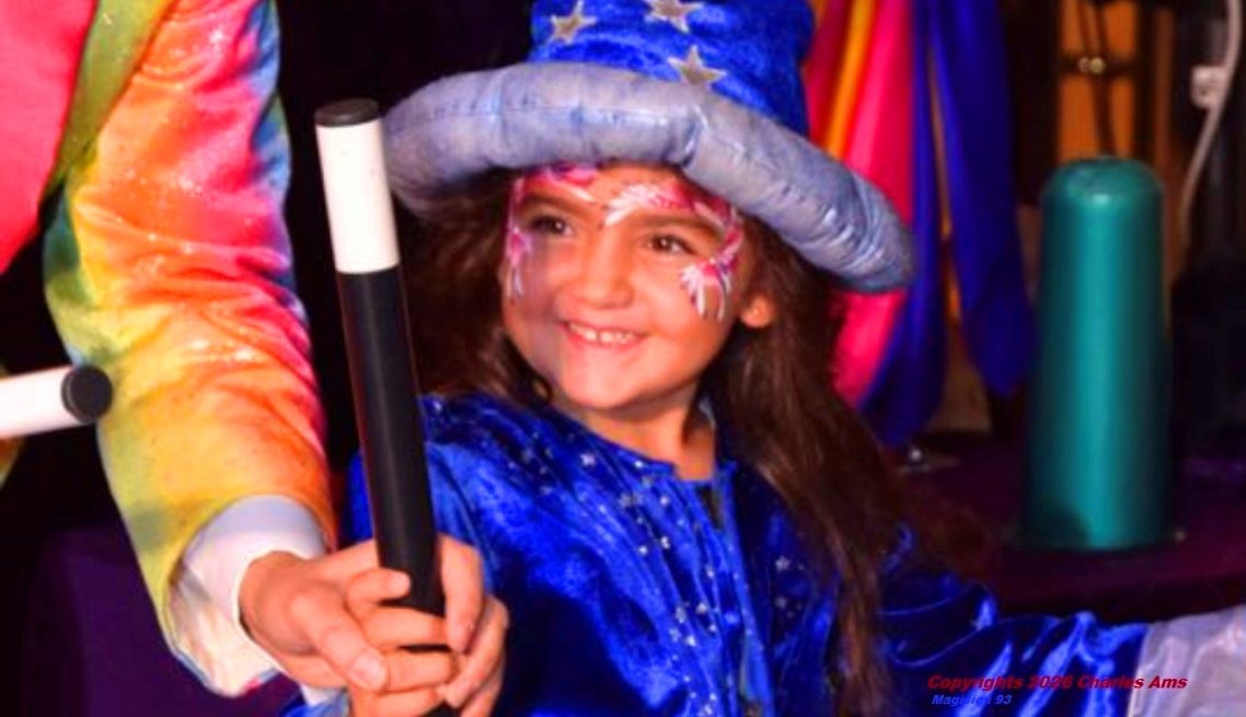 Spectacle scolaire interactif pédagogique Magie pour enfant centre de loisirs école maternelle ACM ASLH. Best magicien 93 à 93260 Les Lilas Spectacle scolaire interactif pédagogique Magie pour enfant centre de loisirs école maternelle ACM ASLH. Best magicien 93 à 93260 Les Lilas