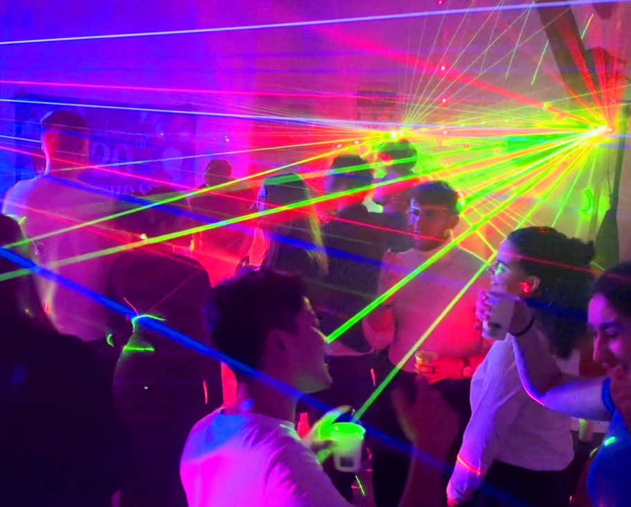Dj avec Lasers, Lumières & ambiance lumineuse le meilleur magicien 75 à Paris 75000 cocktail soirée réception entreprise et mariage Dj avec Lasers, Lumières & ambiance lumineuse le meilleur magicien 75 à Paris 75000 cocktail soirée réception entreprise et mariage