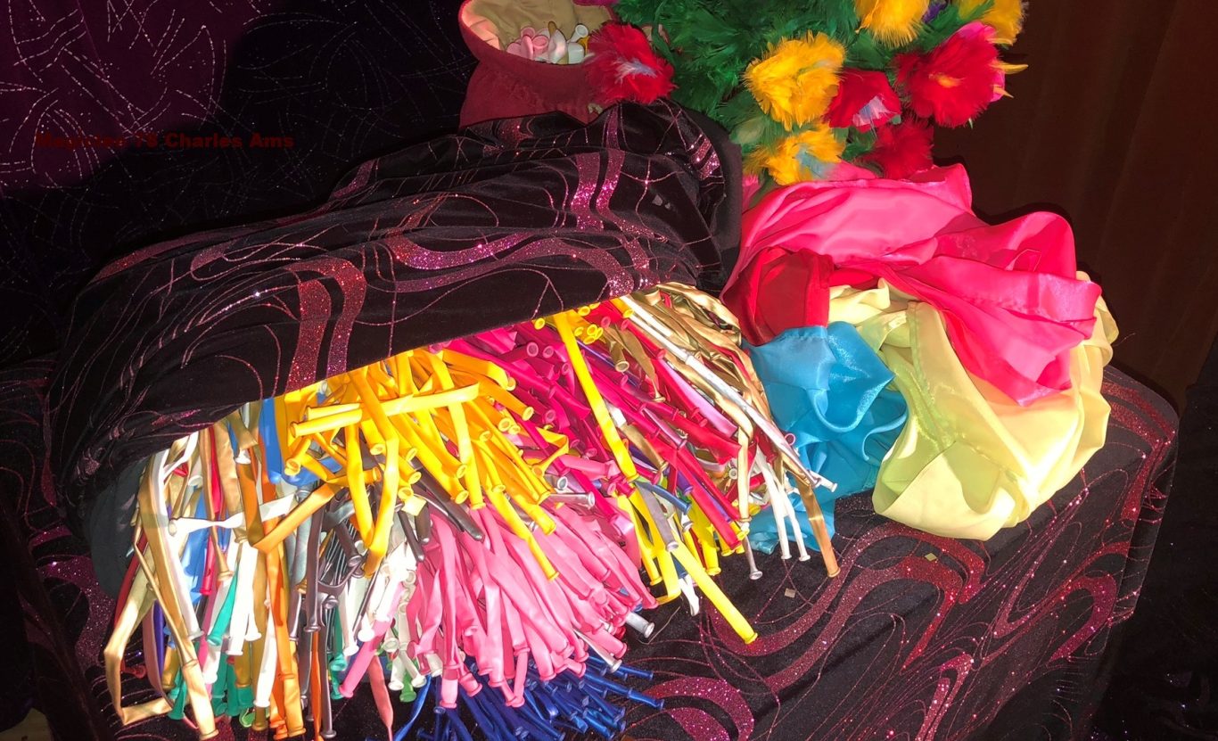 Les beaux ballons multicolores du magicien 78 à Mantes la jolie dans une école Magicien 78 les Yvelines Spectacle Magie Enfant école primaire 78200 Mantes-la-Jolie Feucherolles Le Vésinet Versailles Rambouillet