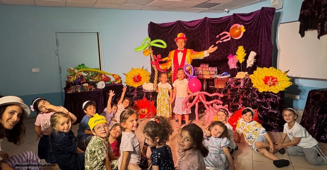 Intervenant Spectacle Maternelle et école primaire. Excellent Magicien pour enfant et jeune public 03 à 12 ans d'Essonne 91à 91580 Étréchy. Intervenant Spectacle Maternelle et école primaire. Excellent Magicien pour enfant et jeune public 03 à 12 ans d'Essonne 91à 91580 Étréchy.