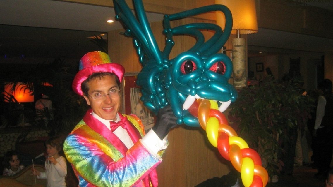 Offrez à vos invités des animations artistiques uniques avec Charles Ams le meilleur magicien animateur Dj pour mariage à 27200 Vernon Eure Magnifique animation artistique unique en France avec Charles Ams le meilleur magicien animateur Dj pour mariage à 27200 Eure à Vernon