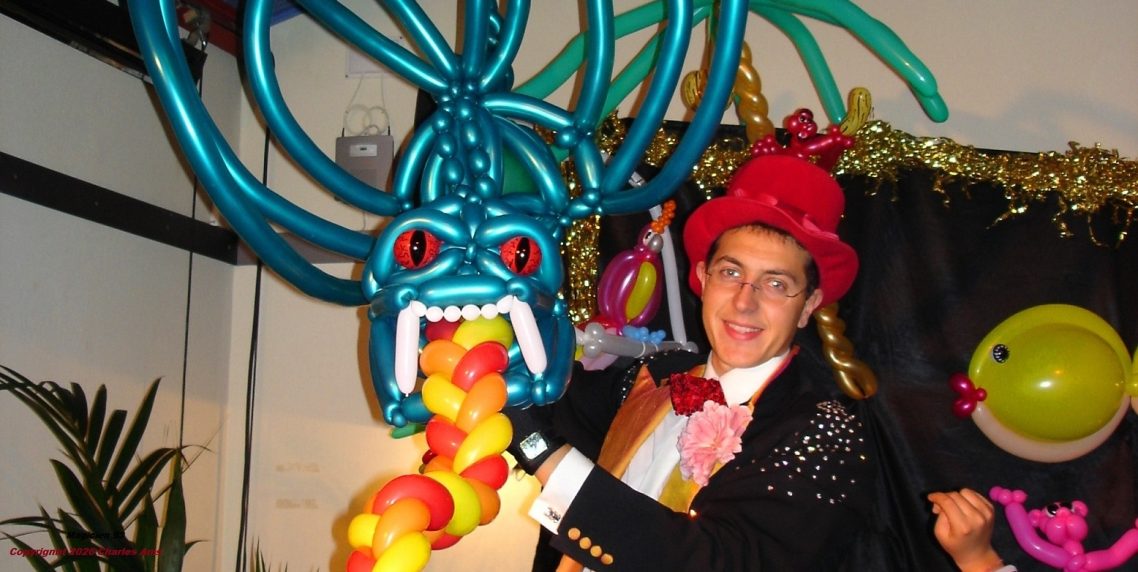 Incroyable Sculpture géante en ballons crée par Charles Ams le meilleur magicien 93 en Seine-Saint-Denis école centre de loisirs fête mairie Incroyable Sculpture géante en ballons crée par Charles Ams le meilleur magicien 93 en Seine-Saint-Denis école centre de loisirs fête mairie