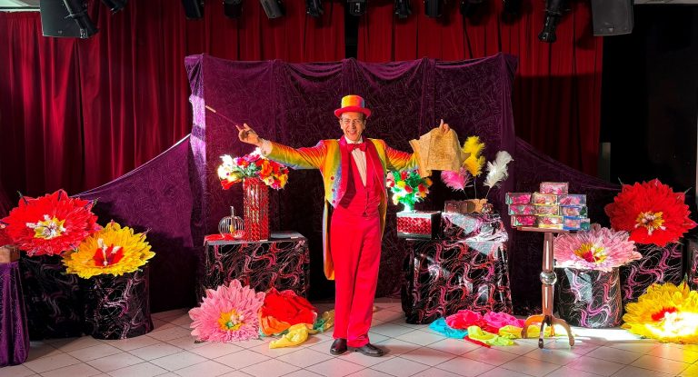 Charles Ams magicien féerique reconnu intervenant spectacle scolaire pour centre de loisirs école primaire le meilleur à 92240 Malakoff Charles Ams est reconnu meilleur magicien intervenant spectacle scolaire 92 pour centre de loisirs école primaire à 92240 Malakoff