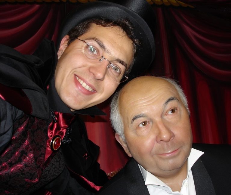 Gérard Jugnot et Charles Ams l'un des meilleurs animateurs Dj 27 en statue de cire : Animation Magie pour Mariage dans l'Eure à 27000 Evreux Le mieux noté dj mariage 27 dans département Eure à 27000 Evreux Louviers Bernay Val-de-Reuil Vernon Gisors Gaillon Conches-en-Ouche