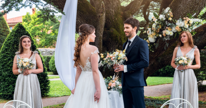 Dj 91 est le maitre de cérémonie laïque idéal pour un mariage.  Sonorisation et présentation au micro de la réception.