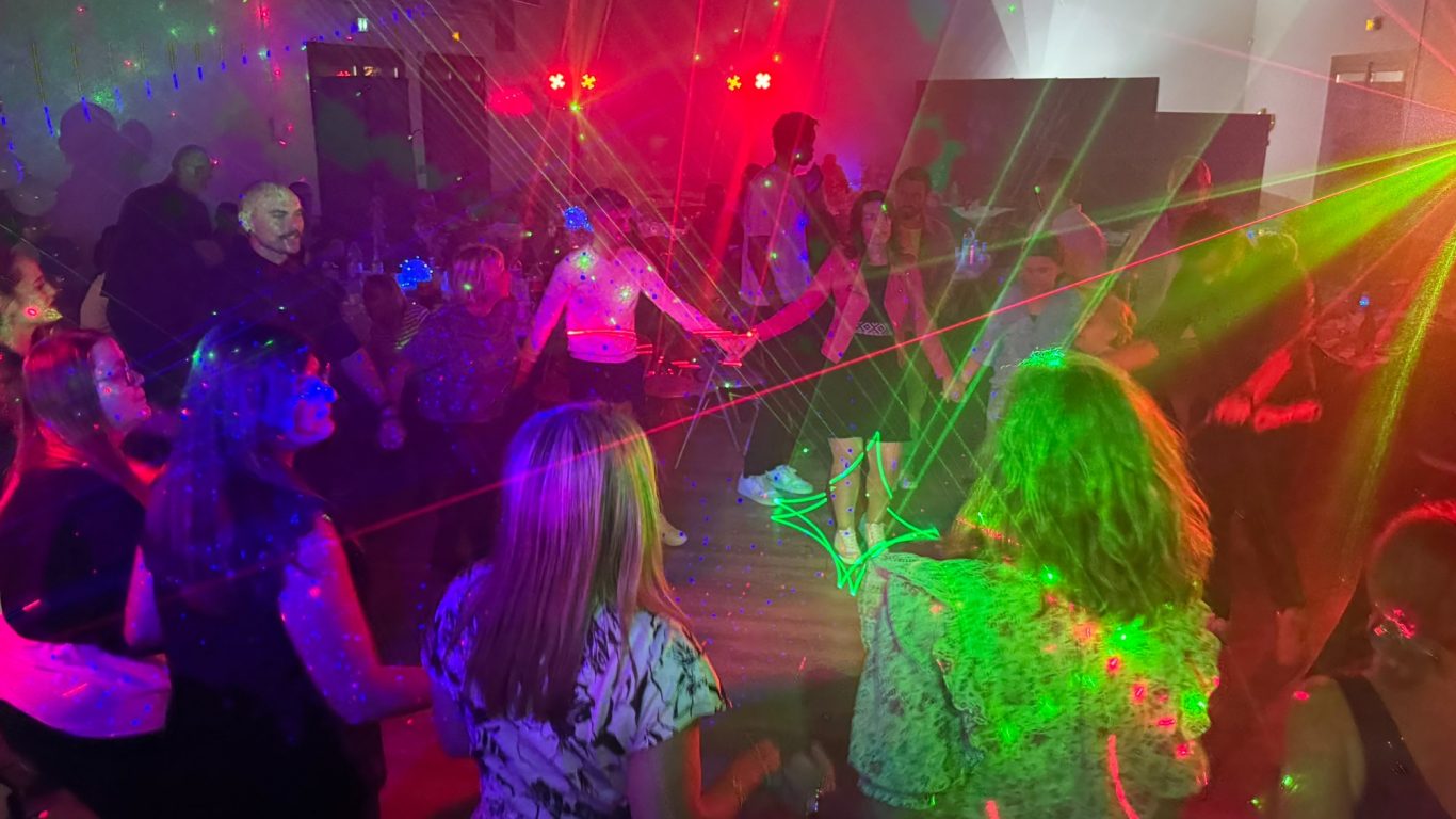 Magnifiques éclairages de salle et Lasers pour mariage, événement et soirée d'entreprise, anniversaire dans le 93 à 93360 Neuilly-Plaisance Magnifiques éclairages de salle et Lasers pour mariage, événement et soirée d'entreprise, anniversaire dans le 93 à 93360 Neuilly-Plaisance