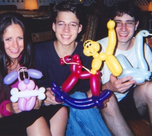 Des cadeaux artistiques offerts aux invités d'un mariage à 27000 : Spectacle magie enfant école ALSH centre de loisirs: Magicien 27