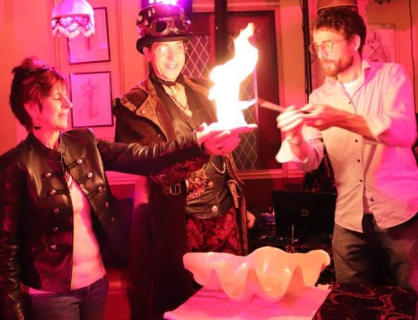 Dj mariage 27 le mieux noté du département Eure ici à 27600 Gaillon lors d'une animation de cocktail avec magie du Feu