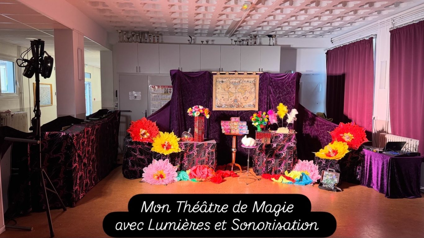 Théâtre de Magie éclairé et sonorisé par Charles Ams pour école et centre de loisirs le meilleur magicien 78 à 78190 Trappes Beau Spectacle magie pour école 78 centre de loisirs à 78190 Trappes magicien recommandé anniversaire à domicile fête arbre de Noël