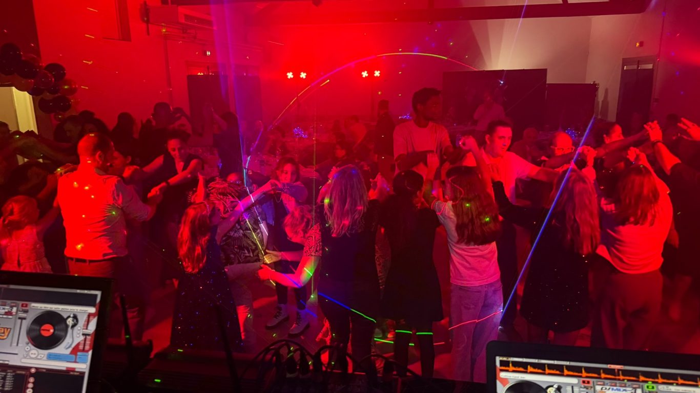 Vous danserez jusqu'au bout de la nuit avec le meilleur magicien dj pour mariage événement soirée d'entreprise dans le 93 à 93260 Les Lilas Vous danserez jusqu'au bout de la nuit avec le meilleur magicien dj pour mariage événement soirée d'entreprise dans le 93 à 93260 Les Lilas