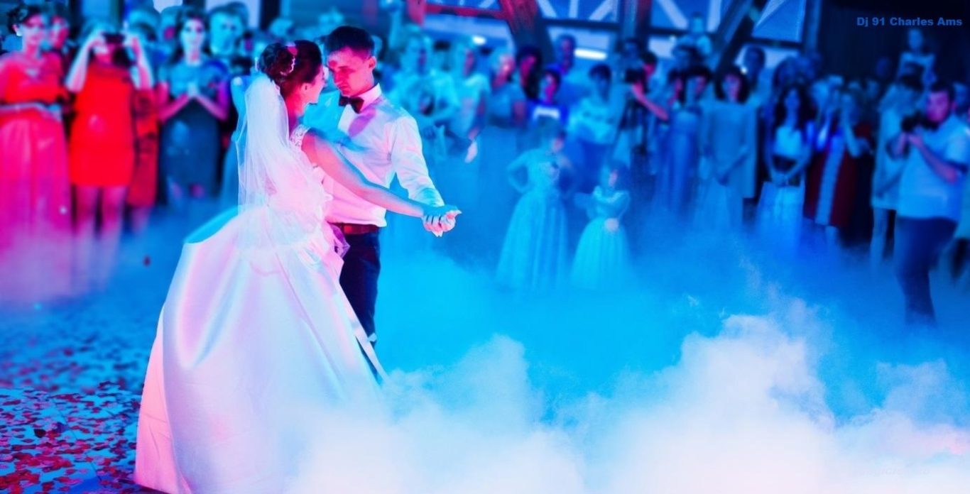 Belle ouverture de Bal dans les lumières de Charles Ams le meilleur choix en Dj mariage en Eure-et-Loir: Magicien-28 à 28000 Chartres Belle ouverture de Bal dans les lumières de Charles Ams le meilleur choix en Dj mariage en Eure-et-Loir: Magicien-28 à 28000 Chartres
