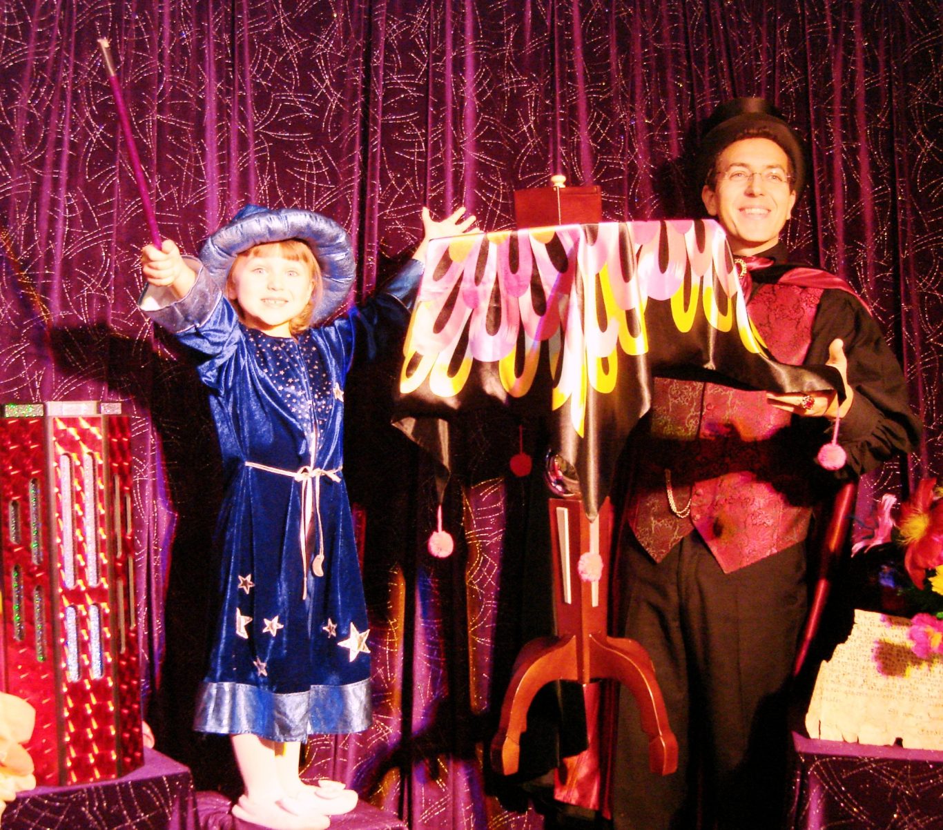 Participation active Magicien 75 spectacle magie enfant à domicile sur Paris 75 Orleans 45 Chartres 28 Versailles 78 Rambouillet Neuilly sur Seine 92 Evry