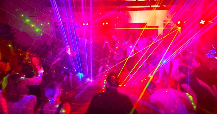 MAGICIEN 27 avec lumières et ses lasers de dj professionnel pour mariage cocktail soirée événement d'entreprise en Eure à 27200 Vernon