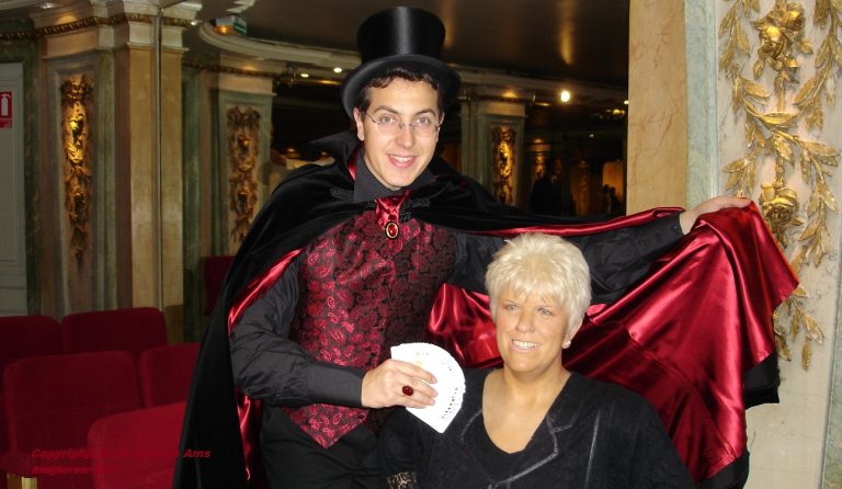 Mimi Mathy et Charles Ams: Animations mariage soirée privée entreprise Magicien Haut-de-Gamme 93 à 93230 Romainville Le meilleur magicien 93. Spectacle magie enfant pour centre de loisirs école primaire à 93230 Romainville en Seine-Saint-Denis