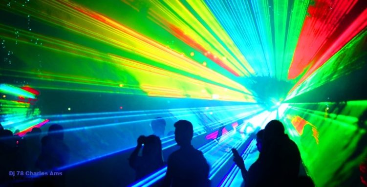 Lasers splendides du meilleur magicien 93 et Dj professionnel pour un cocktail soirée d'entreprise en Seine-Saint-Denis à 93470 Coubron