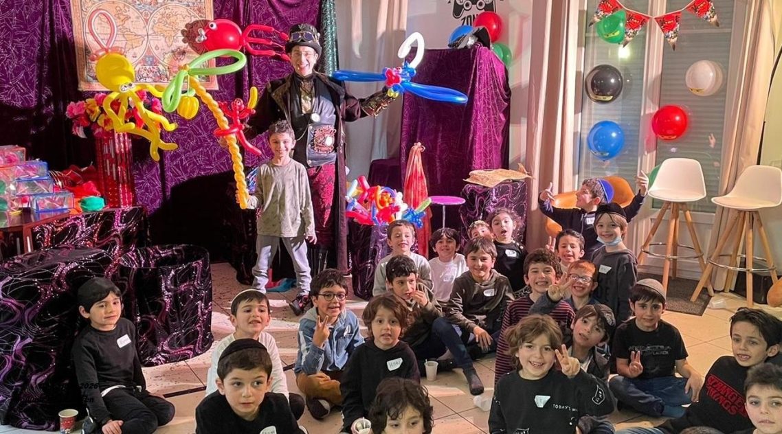 Spectacle scolaire interactif pour école maternelle ASLH et ACM. Meilleur spectacle magie enfant pour centre de loisirs 28 à 28000 Chartres Spectacle scolaire interactif pour école maternelle ASLH et ACM. Meilleur spectacle magie enfant pour centre de loisirs 28 à 28000 Chartres