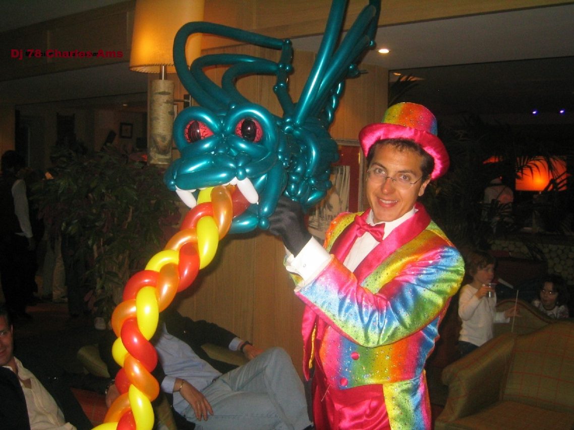 Top Sculpteur de Ballons pour l'animation originale de votre mariage dans les Yvelines Dj 78 à 78000 Versailles au Trianon Palace Dj Mariage 78 Les Yvelines Top Magicien Professionnel Rambouillet Maisons Laffitte Saint-Germain-en-Laye à Versailles 78000