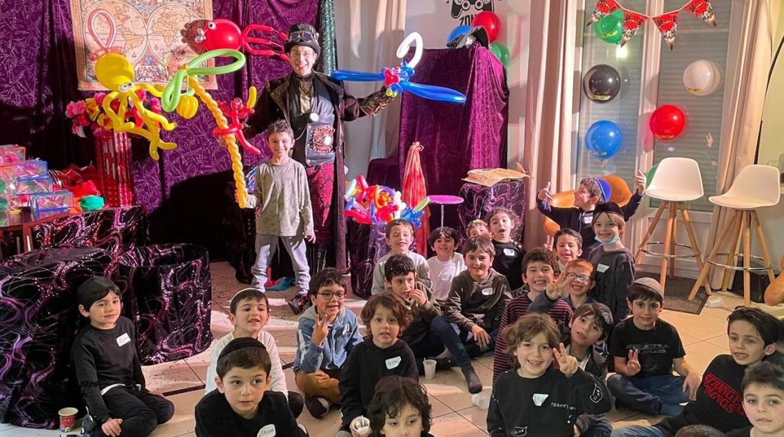 Spectacle scolaire interactif pour école maternelle ASLH et ACM. Meilleur spectacle magie enfant pour centre de loisirs 93 à 93000 Bobigny Spectacle scolaire interactif pour école maternelle ASLH et ACM. Meilleur spectacle magie enfant pour centre de loisirs 93 à 93000 Bobigny