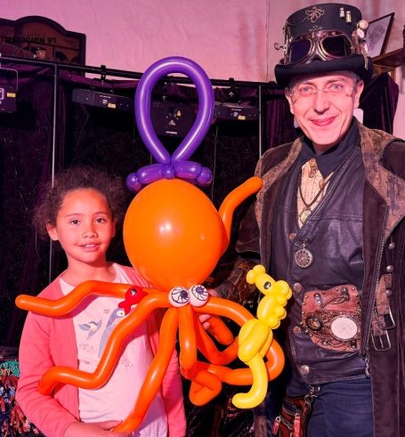 Magicien 91 Essonne École Centre de loisirs Mariage Sculpture sur Ballon Spectacle Magie Enfant Anniversaire à Bièvres Verrières le Buisson 