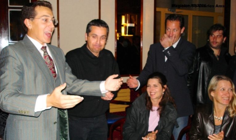 Le Meilleur Magicien 93 Close-up Magie entreprise de qualité Haut-de-gamme à 93340 Le Raincy Montreuil Livry-Gargan Gournay-sur-Marne