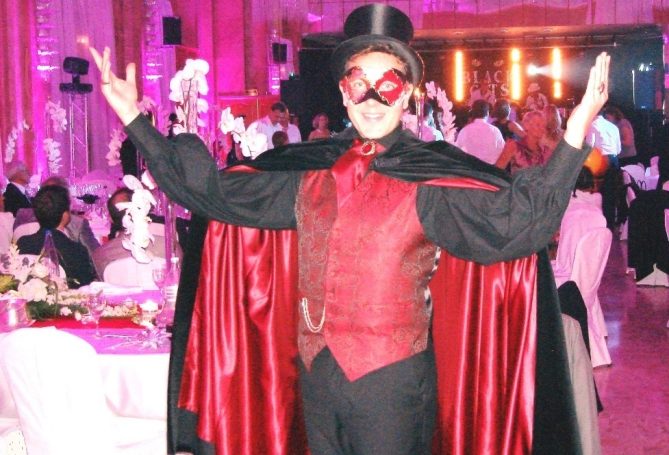 Magicien 27 élégant haut-de-gamme Magie close-up pour soirée entreprise et mariage à 27000 Evreux Louviers Vernon Gaillon dans l'Eure