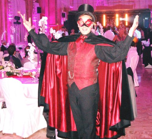 Magicien Animation Mariage 78 Yvelines Spectacle Magie Close-up Mentalisme à Versailles Rambouillet en costume d'époque Chatou Le Vésinet