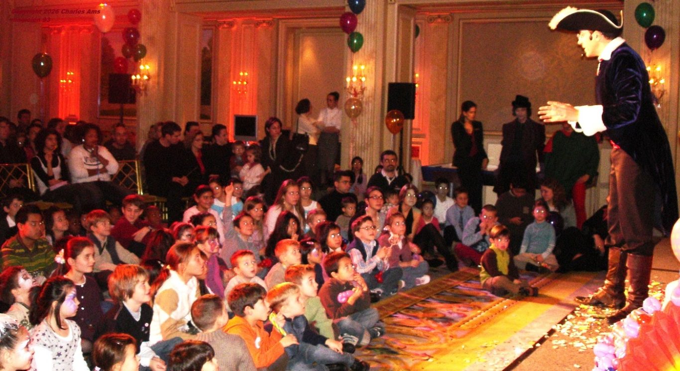 Spectacle pour Arbre de Noël pour tout public en Seine-Saint-Denis avec 800 invités à 93170 Bagnolet ! Meilleur Magicien 93 Charles Ams Spectacle pour Arbre de Noël pour tout public en Seine-Saint-Denis avec 800 invités à 93170 Bagnolet ! Meilleur Magicien 93 Charles Ams