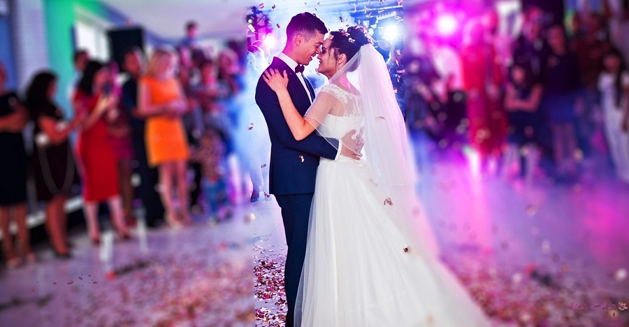 Votre ouverture de bal sera vraiment belle et émouvante avec vos invités autour de vous grâce au savoir faire du Dj Mariage 45 à Orléans Le meilleur Dj Mariage 45 à 45000 Orléans et Versailles Rambouillet et en Ile-de-France et département 28 à Chartres Dreux, 27 à Evreux