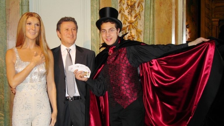 Céline Dion et Michel Drucker avec Charles Ams:Magie close-up pour soirée et réception CE d'entreprise à 28000 Chartres du Magicien 28 Charles Ams le magicien 28 en Magie close-up et Dj pour soirée et réception CE d'entreprise à 28000 Chartres