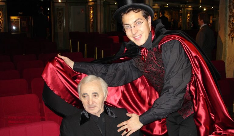 Charles Aznavour et Charles Ams spécialisé dans la magie Close-up pour animer mariage et réception d'entreprise à 93210 Saint-Denis dpt 93 Le meilleur magicien 93. Spectacle scolaire magie enfant centre de loisirs école primaire à 93210 Saint-Denis en Seine-Saint-Denis