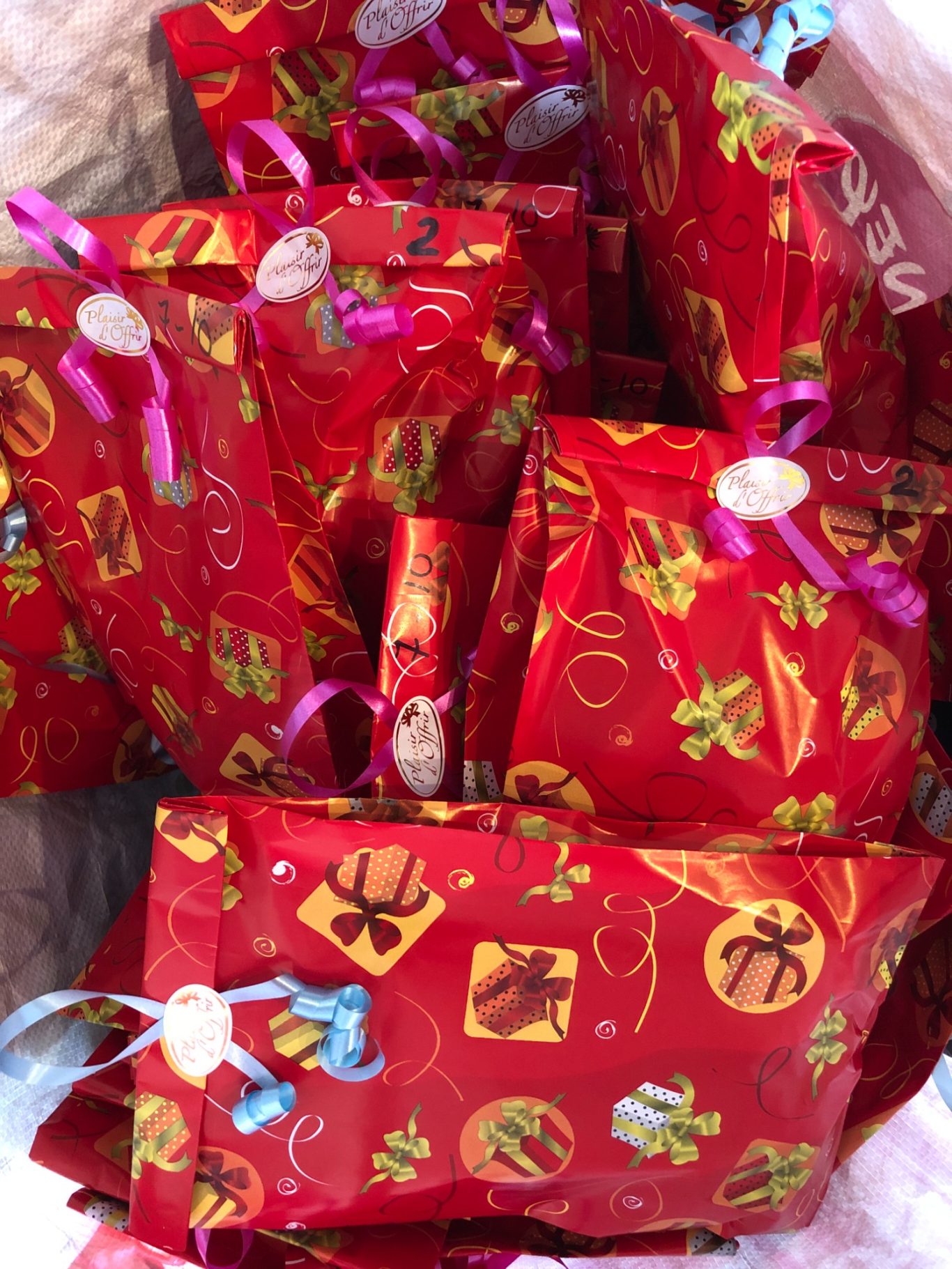 Pochettes cadeaux Magicien 78 cadeau enfant à domicile anniversaire Paris 75 Orleans 45 Chartres 28 Versailles 78000 Rambouillet Neuilly sur Seine 92 Evry 91