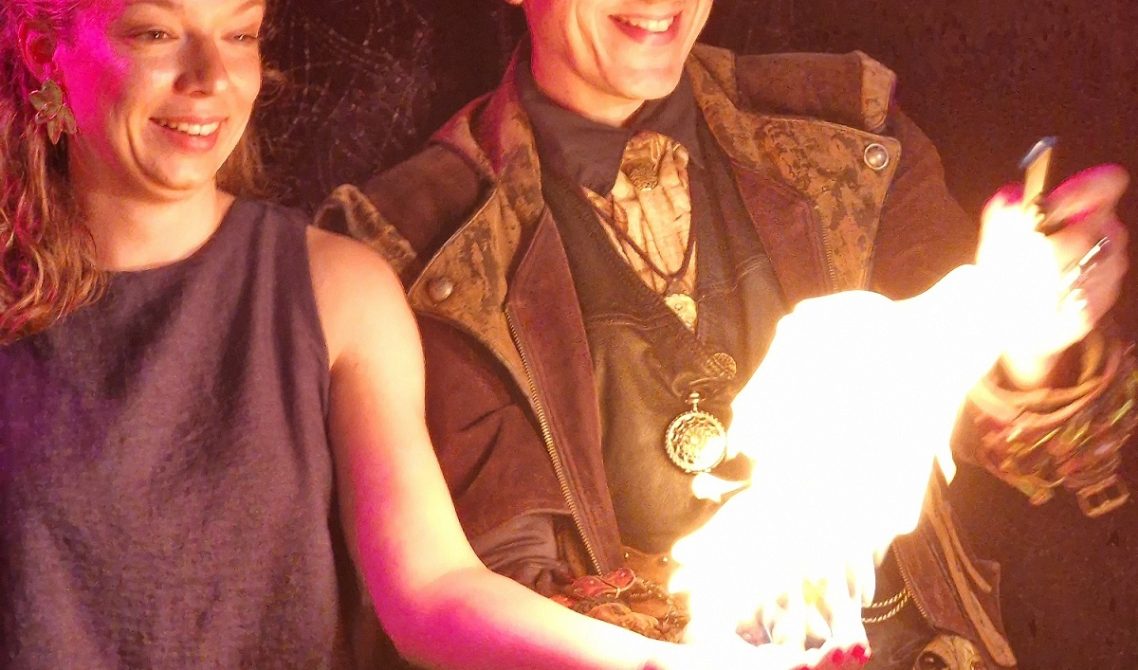 Magie du feu avec vos invités heureux de devenir magicien avec le mieux noté dj 27 mariage à 27000 Evreux dans l'Eure Magie du feu avec vos invités heureux de devenir magicien avec le mieux noté dj 27 mariage à 27000 Evreux dans l'Eure
