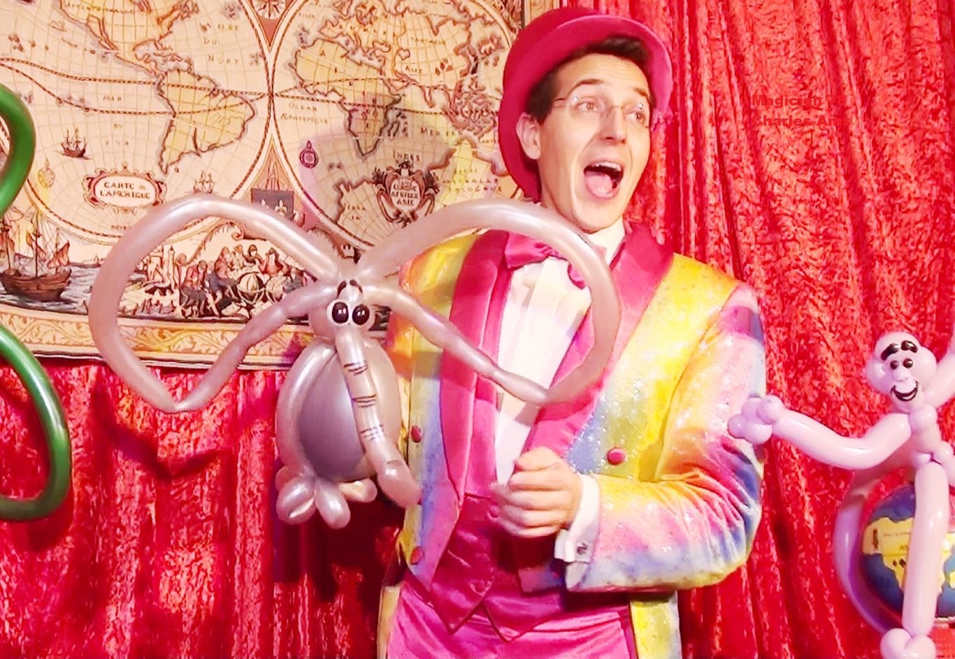 L'éléphant en ballon du magicien des Yvelines 78 dans une école maternelle de Sartrouville 78500 Magicien 78 les Yvelines Spectacle Magie Enfant École maternelle 78500 Sartrouville Mantes-la-Jolie Feucherolles Le Vésinet Versailles