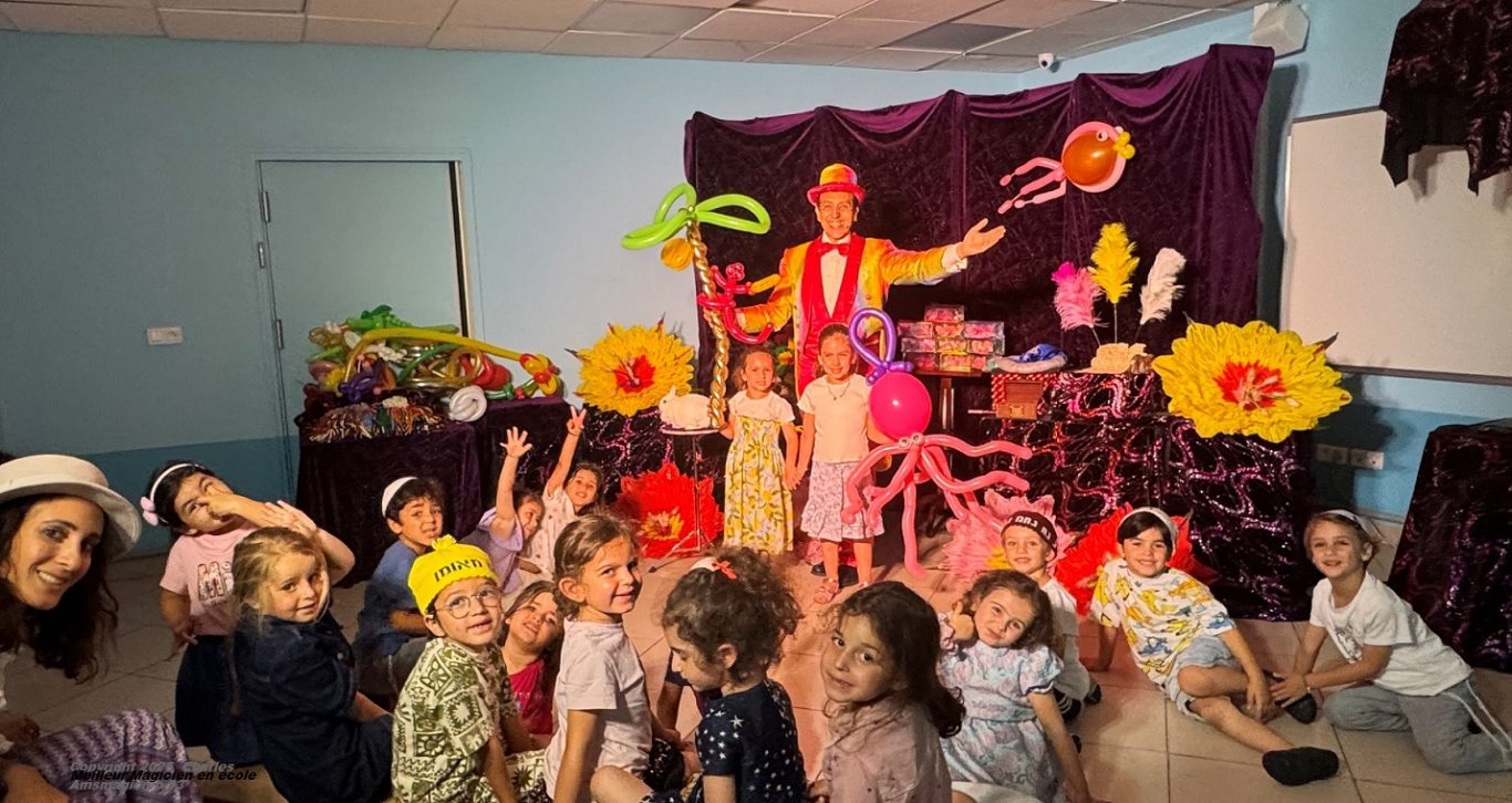 Spectacle jeune public pédagogique en milieu scolaire ACM Centre de loisirs en Eure-et-Loir à 28130 Maintenon. Top Magicien 28 Spectacle jeune public pédagogique en milieu scolaire ACM Centre de loisirs en Eure-et-Loir à 28130 Maintenon. Top Magicien 28