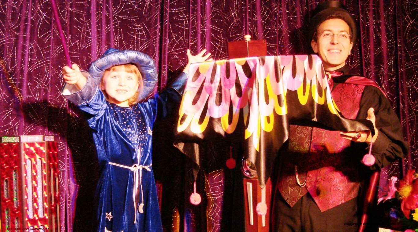 Spectacle interactif et pédagogique pour enfant centre de loisirs école maternelle. le meilleur magicien 93 à 93100 Montreuil Spectacle interactif et pédagogique pour enfant centre de loisirs école maternelle. le meilleur magicien 93 à 93100 Montreuil