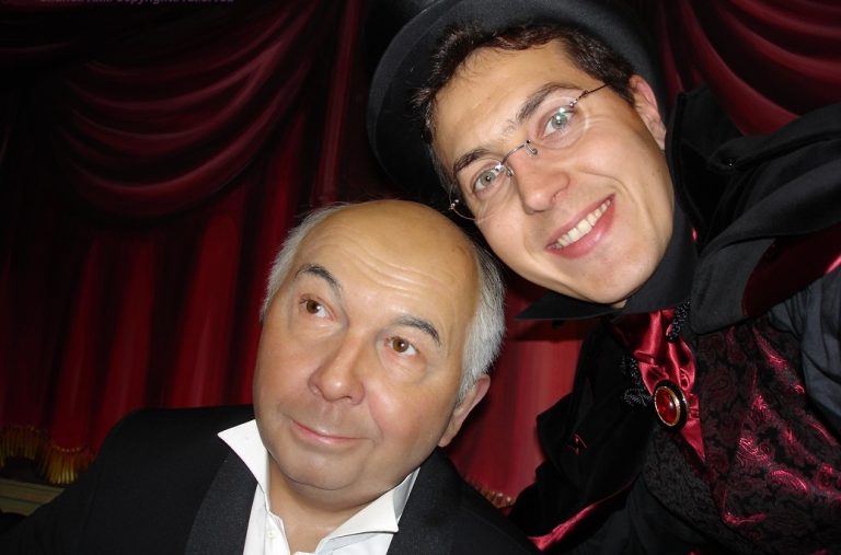 Gérard Jugnot avec Charles Ams: prestation magie close-up pour soirée et réception CE d'entreprise à 28100 Dreux du MAGICIEN 28 Charles Ams le MAGICIEN 28 en prestation magie close-up pour soirée et réception CE d'entreprise à 28100 Dreux