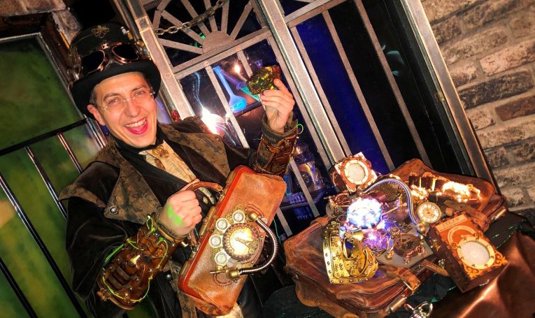 Magicien 93 Close-up spectacle Magie enfant école entreprise mariage à 93340 Le Raincy Montreuil Livry-Gargan Les Pavillons-sous-Bois