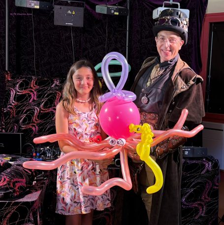Spectacle Magie enfant scolaire sculpture de ballon inventée par Charles Ams le meilleur magicien en Seine-Saint-Denis à 93230-romainville