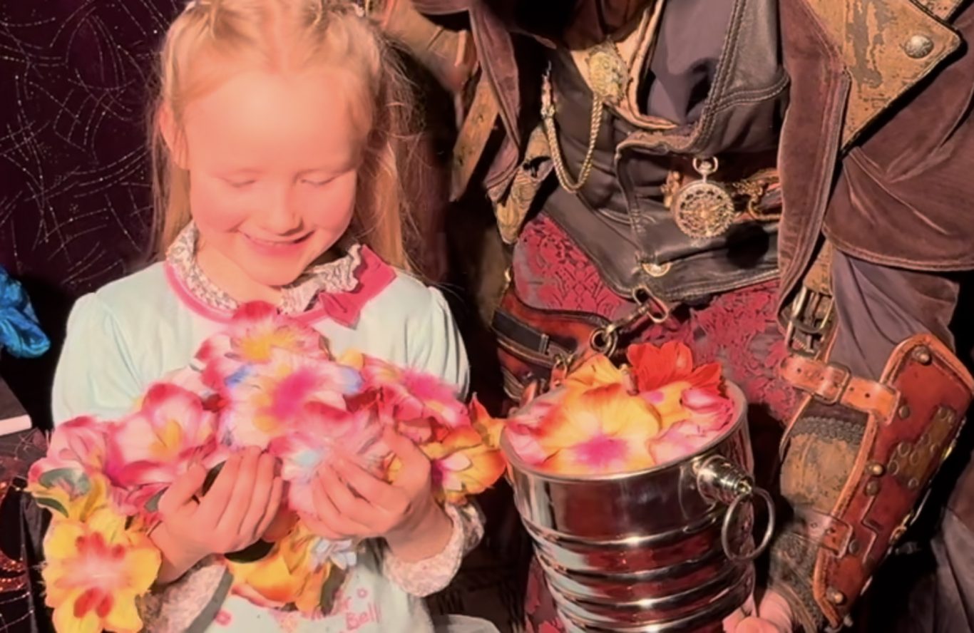 Apparitions Féeriques Le bon magicien 93 pour école et centre de loisirs avec un beau spectacle de magie pour enfant à Bobigny 93000 en Seine-Saint-Denis