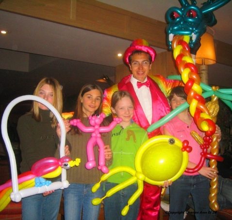 Sculpture sur ballons pour invités d'un mariage à 27000 Evreux : Spectacle magie enfant école centre de loisirs Le Meilleur Magicien 27