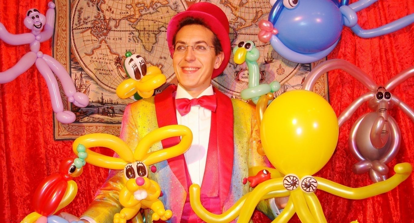 Le plus créatif des magiciens sculpteurs de ballons invente un beau spectacle scolaire 92 pour maternelle à 92370 Chaville Hauts-de-Seine Intervenant spectacle scolaire 92 le mieux noté par les écoles maternelles primaires ALSH centres de loisirs à 92370 Chaville Hauts-de-Seine