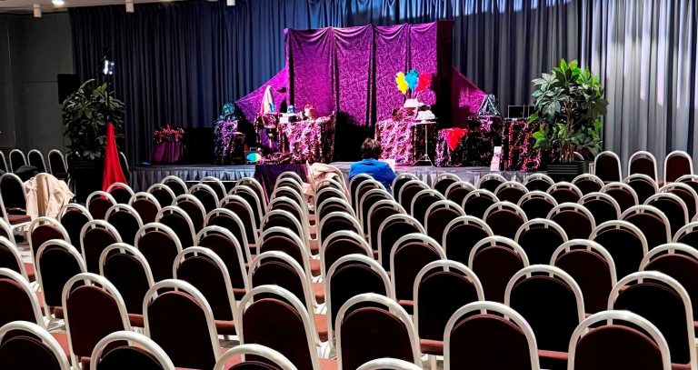 Grand spectacle scolaire de Noël jusqu'à 1500 élèves de maternelle et école primaire ou centre de loisirs ALSH à 92230 Gennevilliers Grand spectacle scolaire de Noël jusqu'à 1500 élèves de maternelle et école primaire ou centre de loisirs ALSH à 92230 Gennevilliers