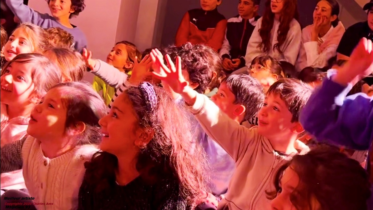 Enfants émerveillés devant ce merveilleux spectacle magie pour école centre de loisirs. Meilleur Magicien 28 en Eure-et-Loir Enfants émerveillés devant ce merveilleux spectacle scolaire de magie pour école centre de loisirs. Meilleur Magicien 28 en Eure-et-Loir