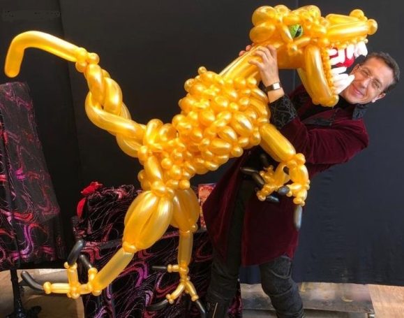 Magnifique sculpture de ballon inventée par Charles Ams le meilleur magicien 28 à 28000 Chartres: Spectacle jeune public pour ALSH et école Magnifique sculpture de ballon inventée par Charles Ams le meilleur magicien 28 à 28000 Chartres: Spectacle jeune public pour ALSH et école